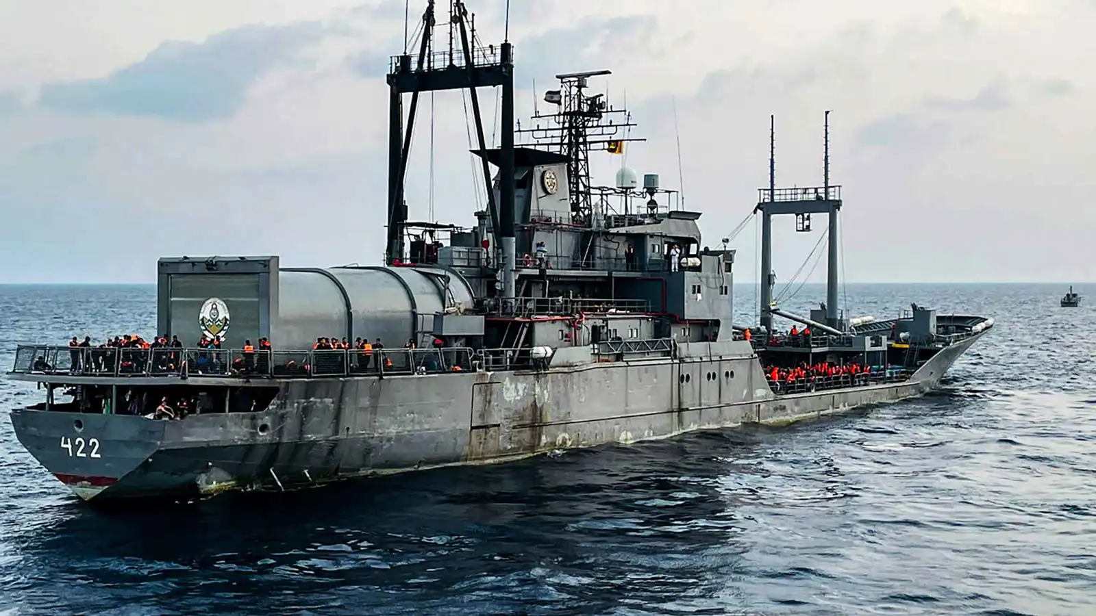 الهند تستقبل سفينة حربية إيرانية "لأسباب إنسانية"