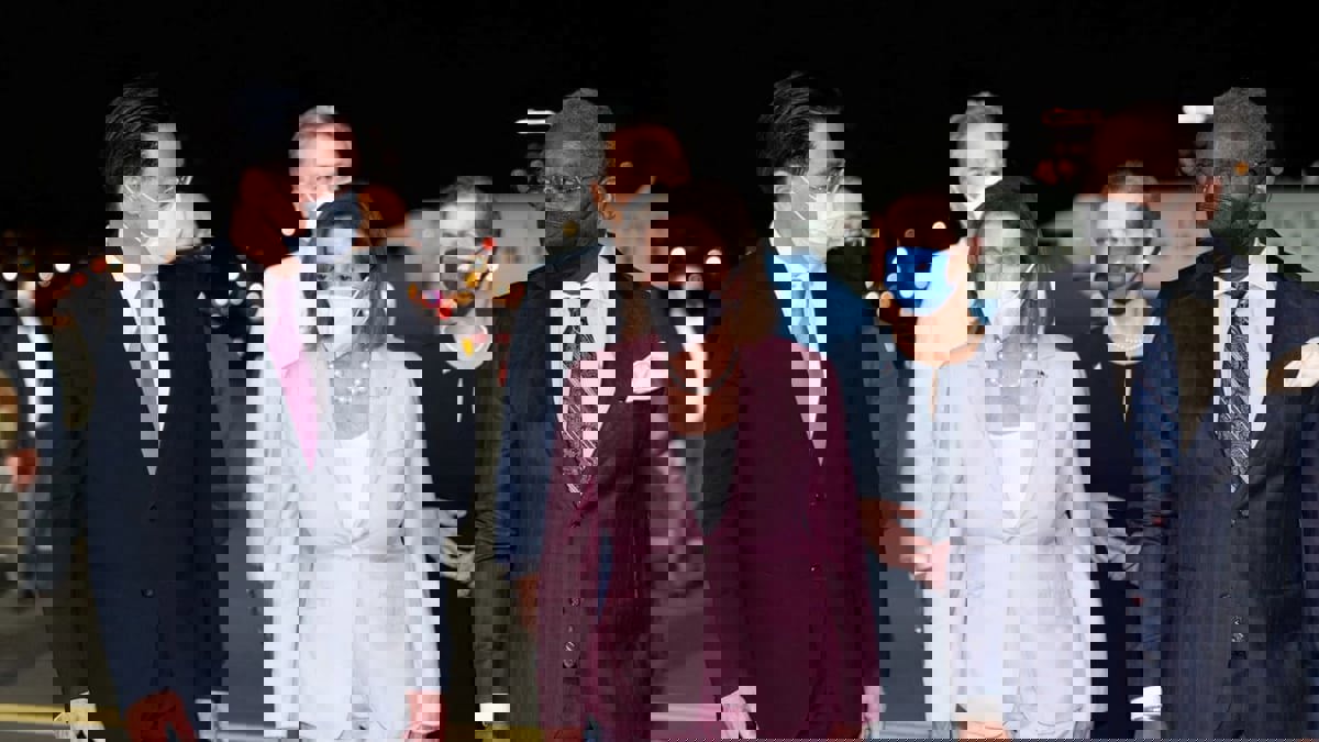 لماذا ارتدت نانسي بيلوسي بدلة وردية في زيارتها لتايوان؟