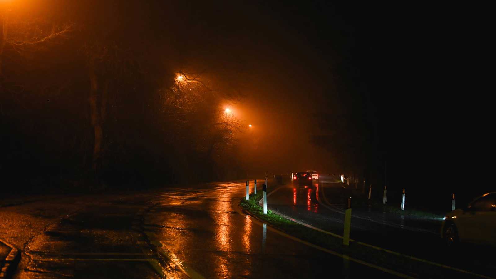 بحادثة غريبة.. وفاة مسنة تُركت على جانب الطريق في الهند (فيديو)