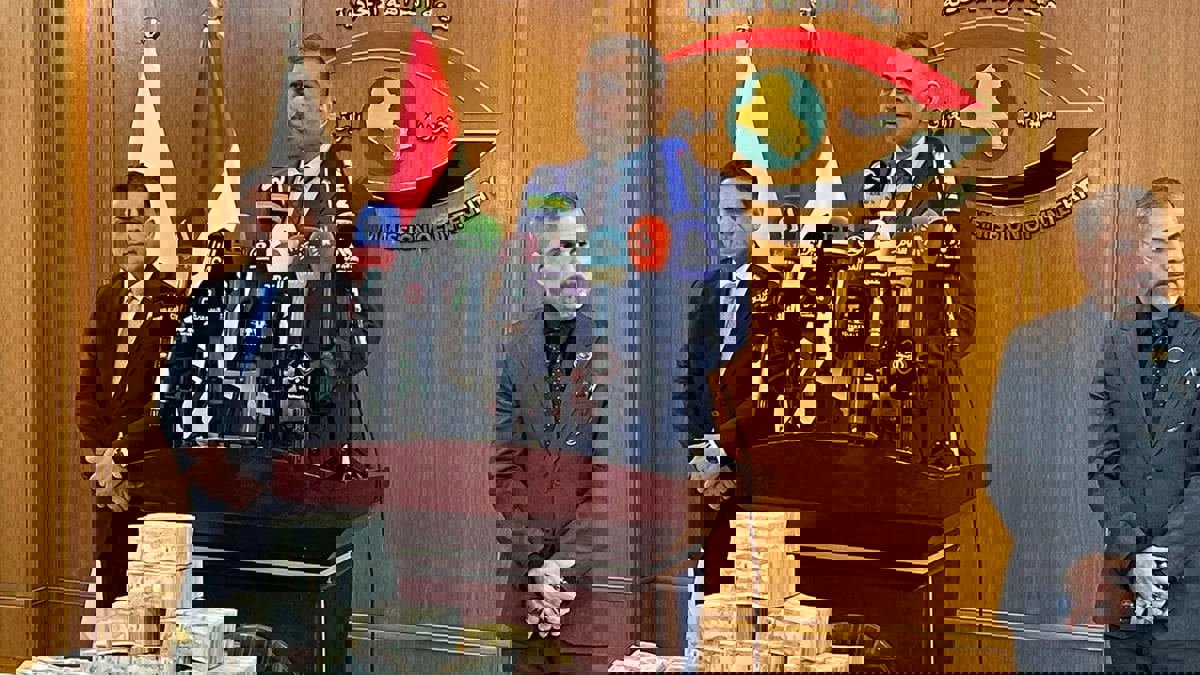 العراق.. "نشرات حمراء" للإنتربول بحق مسؤولين متورطين في "سرقة القرن"