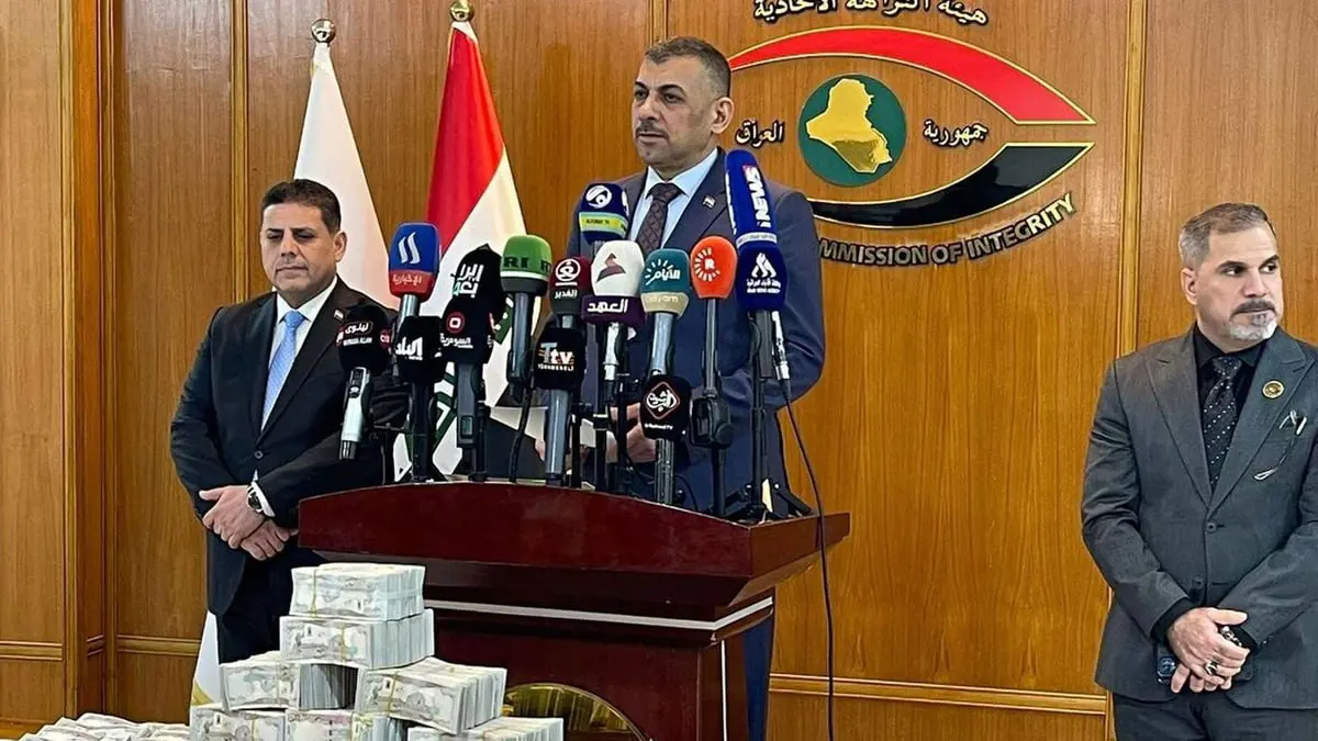 العراق.. "نشرات حمراء" للإنتربول بحق مسؤولين متورطين في "سرقة القرن"