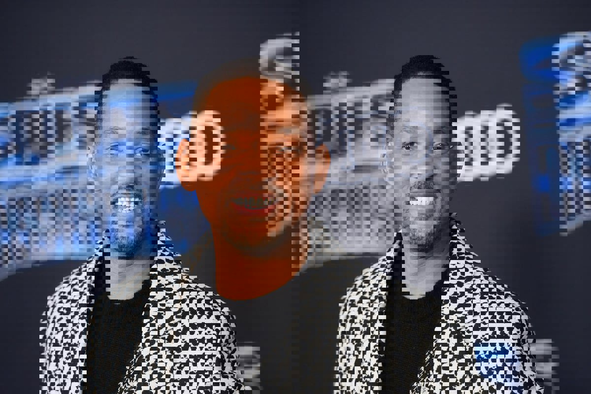 هدية من مصري إلى ويل سميث تحصد تفاعلًا عالميًّا (فيديو)