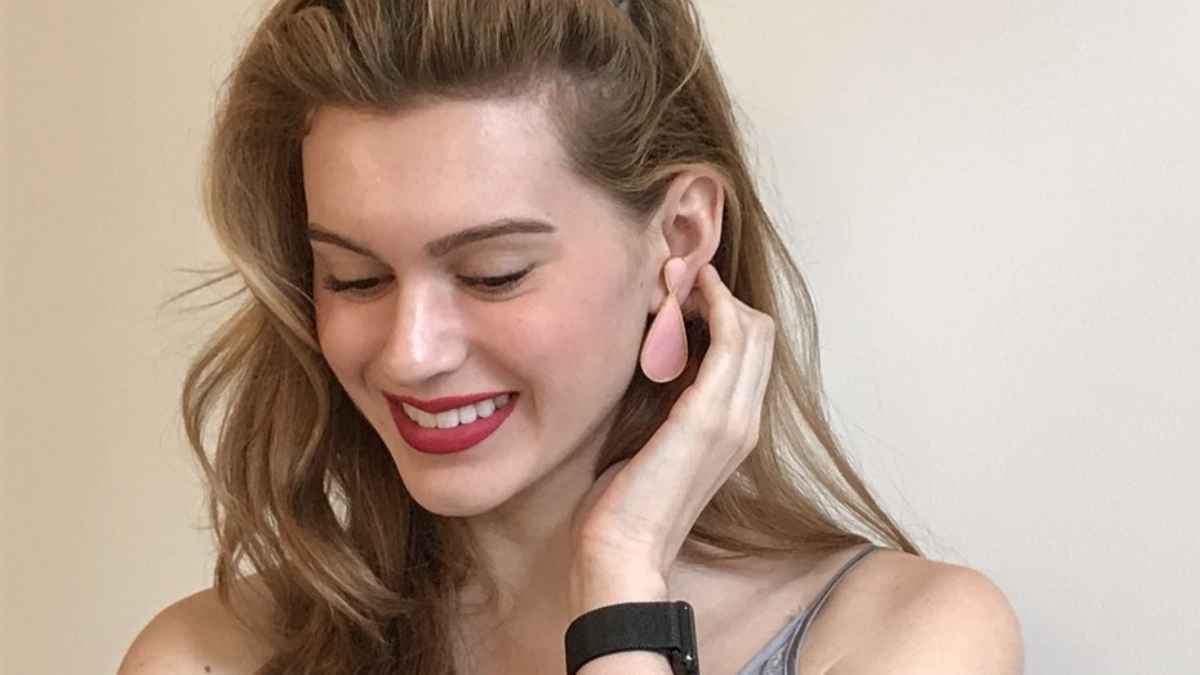 حلقات الأذن الذكية.. تطور مثير في عالم "الأجهزة القابلة للارتداء"