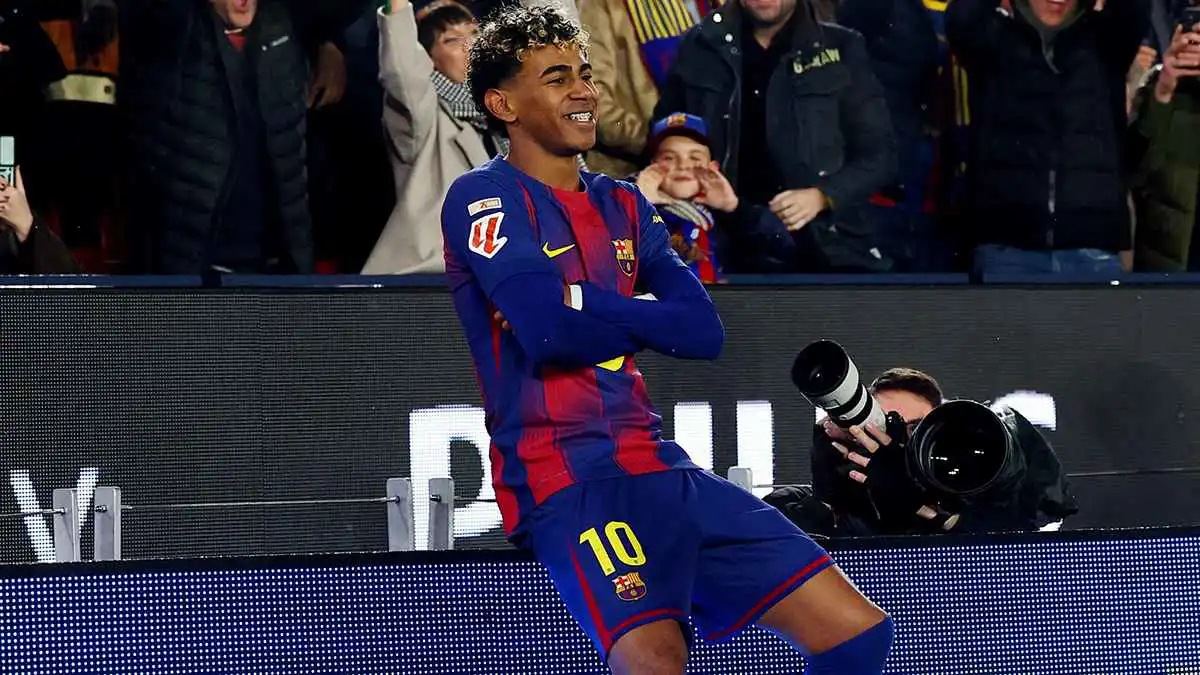 لامين يامال يقلد احتفال كريستيانو رونالدو الأيقوني (صورة)