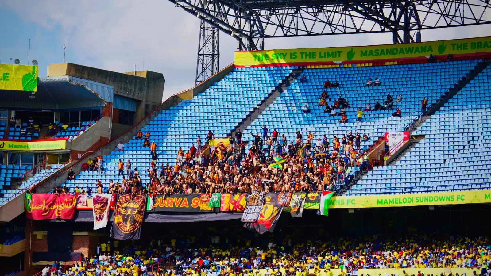 الترجي واتحاد الكرة التونسي يعلنان قرارات غاضبة بعد أحداث العنف بمباراة صن داونز