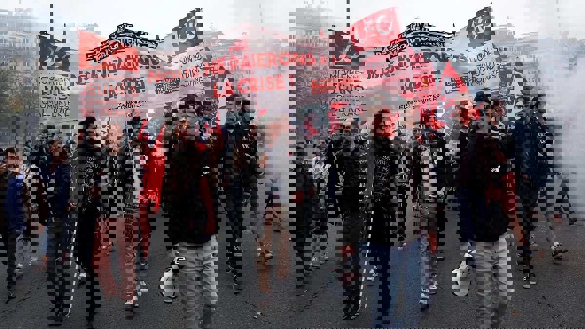 تقرير: التضخم يدفع الفرنسيين إلى "التقشف" والاستغناء عن "ترف الإجازات" 
