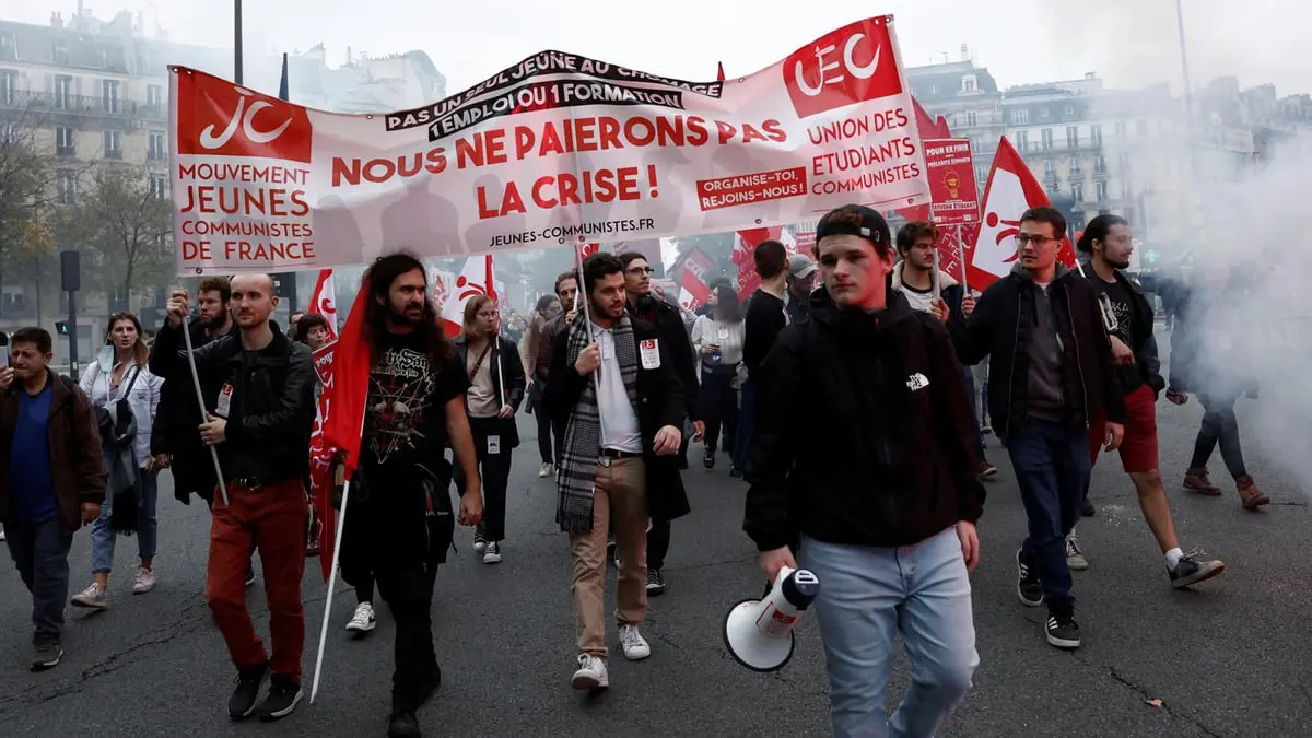 تقرير: التضخم يدفع الفرنسيين إلى "التقشف" والاستغناء عن "ترف الإجازات" 
