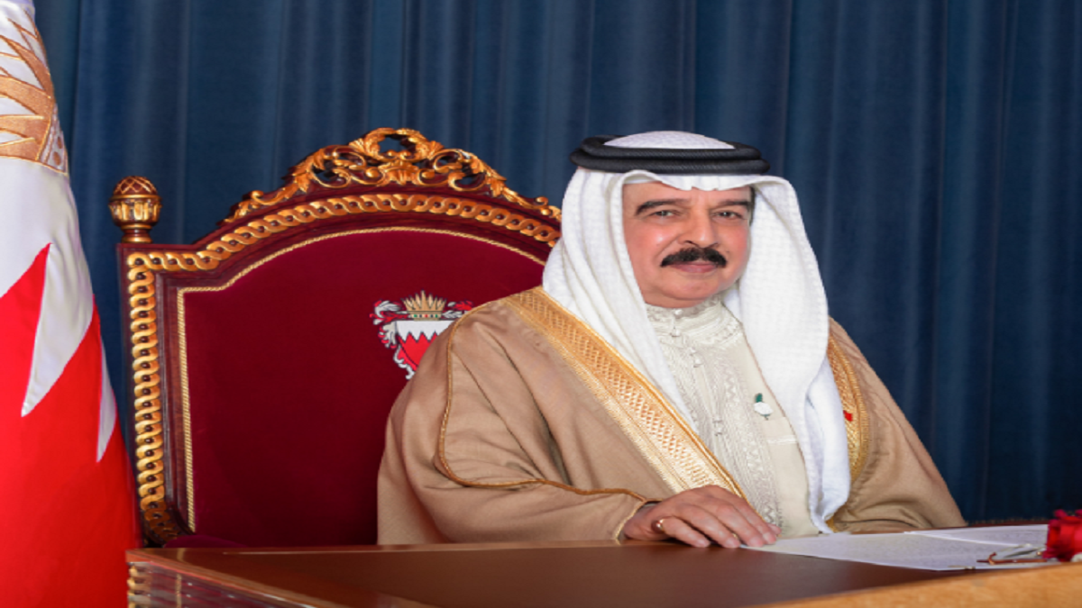 ملك البحرين يتلقى التطعيم المضاد لفيروس كورونا