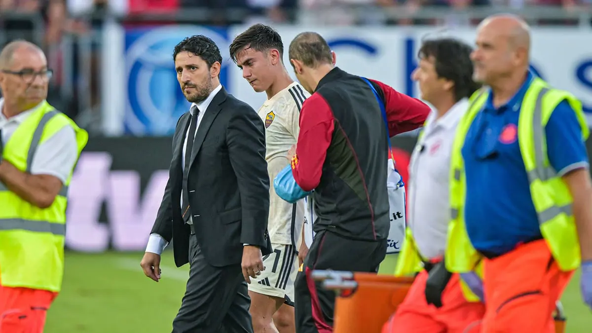 تفاصيل إصابة ديبالا بعد خروجه باكيًا في مباراة روما وكالياري