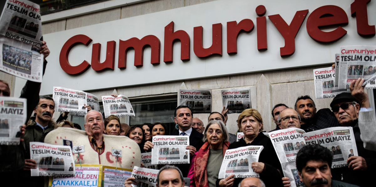 تعد من أشد منتقدي أردوغان.. ما خلفيات "الحرب الداخلية" في صحيفة "جمهورييت" التركية؟