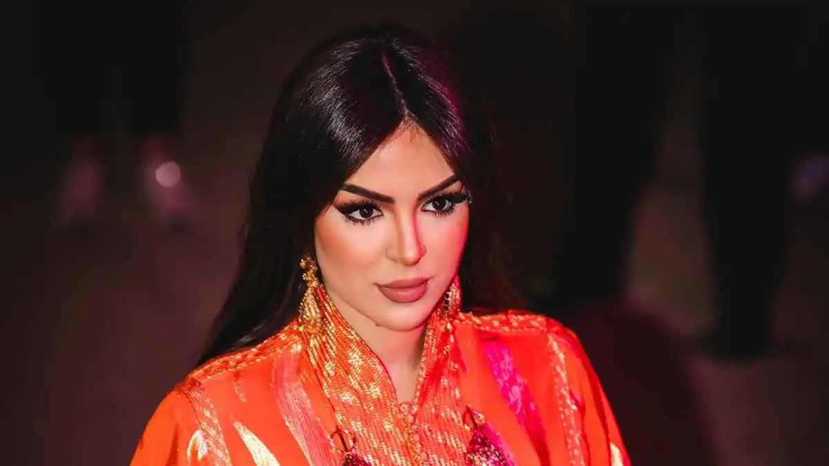 تشبه جورجينا رودريغيز.. مَن دعاء لحياوي التي أحيت حفل الكاف؟ (صور)