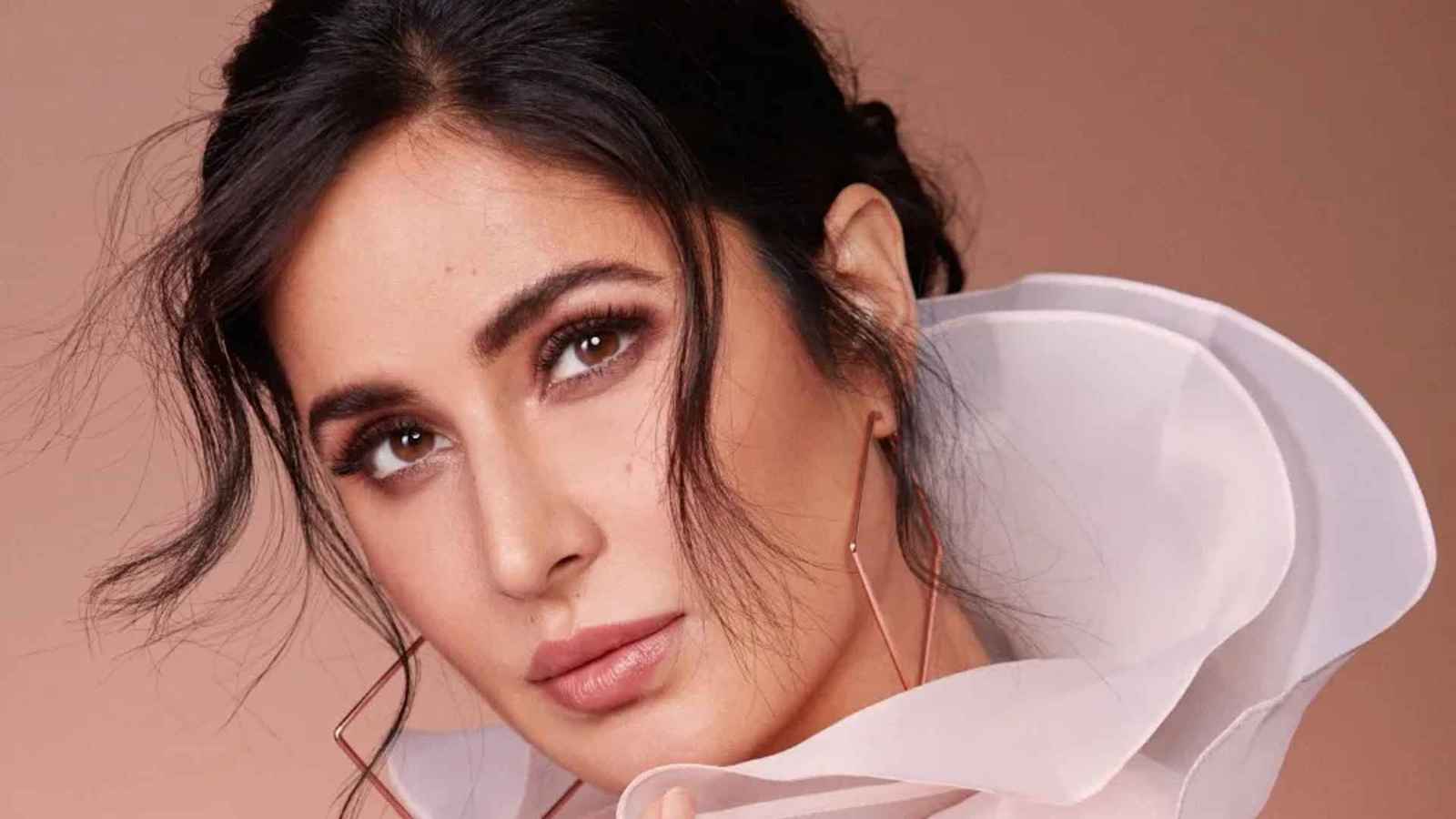 ما سر الجسد المشدود للممثلة كاترينا كيف بعد الأربعين؟