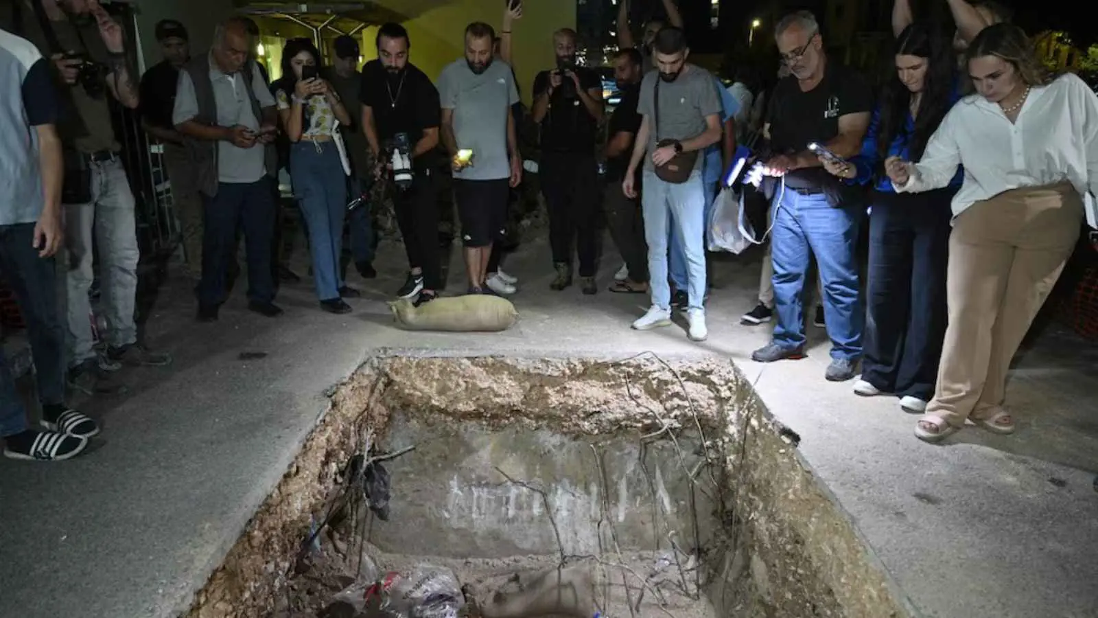 أجهزة "حزب الله" المتفجرة تترك أدلة على مؤامرة "الزر الأحمر"