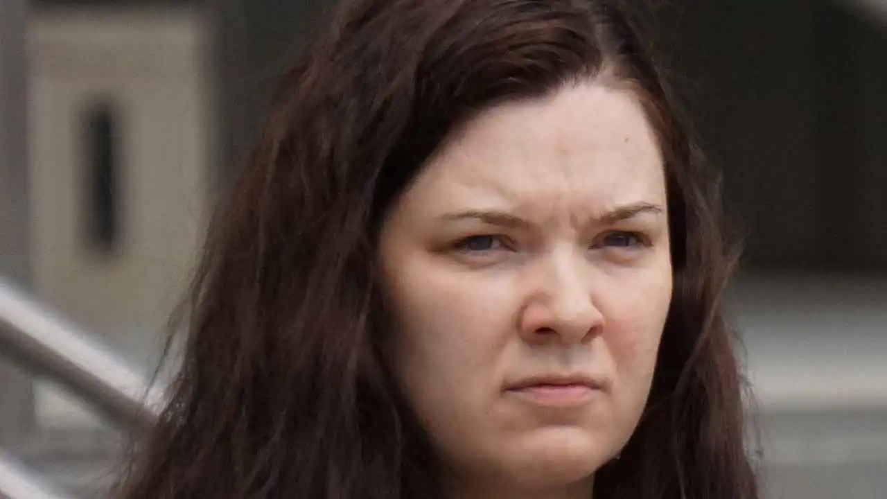 السجن 3 سنوات لفتاة زورت موتها هروبا من القضاء