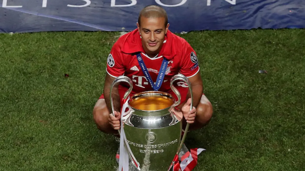 رومينيغه يكشف عن مستقبل تياغو ألكانتارا ومارتينيز مع بايرن ميونخ