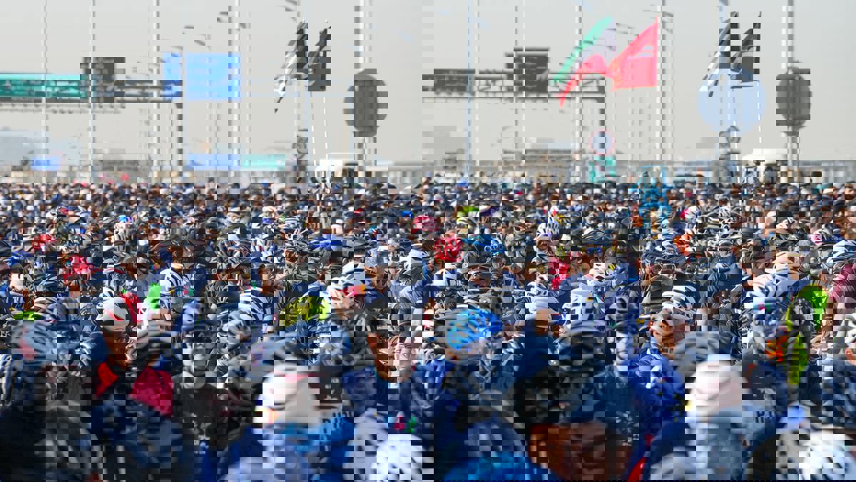 بينهم رئيس الوزراء ومشاهير.. الآلاف يشاركون في يوم الكويت الرياضي (فيديو)