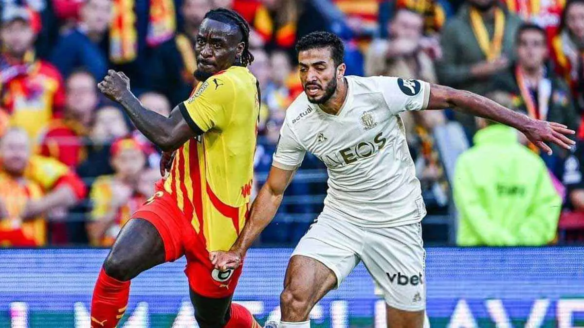 الأقل.. تقييم محمد عبد المنعم والعابدي أمام لانس