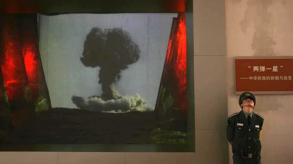 ضحية هيروشيما تصنع قنبلتها.. اليابان تدخل سباق "الردع النووي"