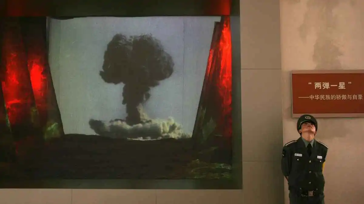 ضحية هيروشيما تصنع قنبلتها.. اليابان تدخل سباق "الردع النووي"