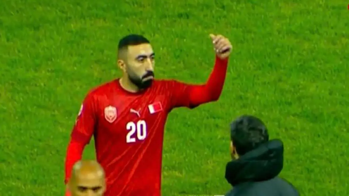 خليجي 25.. إيقاف مهدي فيصل لاعب البحرين بسبب حركة غير لائقة بعد مباراة عُمان