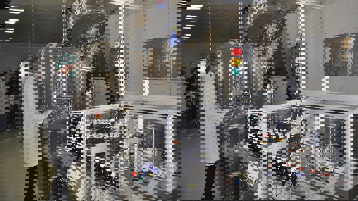 معمل بدولة عربية يعلن البدء بإنتاج مضادات لفيروس كورونا