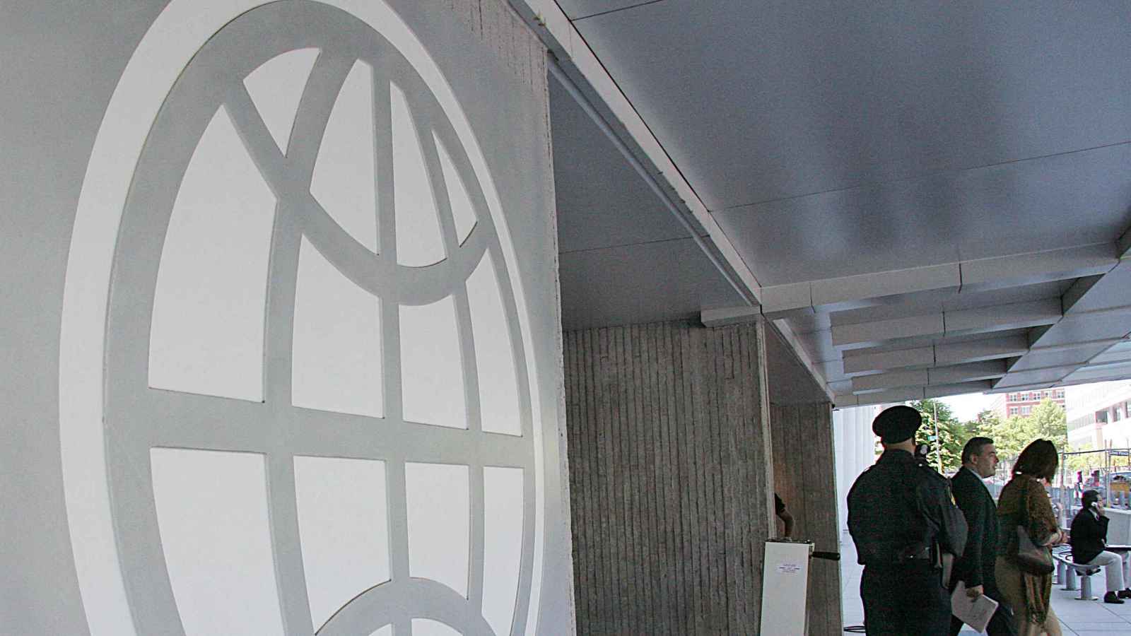 عودة البنك الدولي لطرابلس.. هل أوشكت ليبيا على الاستدانة؟