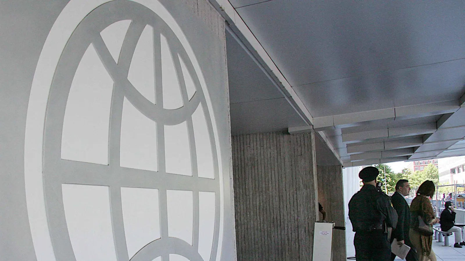 عودة البنك الدولي لطرابلس.. هل أوشكت ليبيا على الاستدانة؟