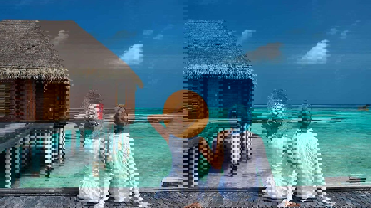 إندونيسيا تعتزم ترحيل زوجين روسيين التقطا صورا عارية فوق "شجرة مقدسة"