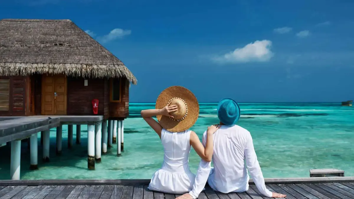 إندونيسيا تعتزم ترحيل زوجين روسيين التقطا صورا عارية فوق "شجرة مقدسة"