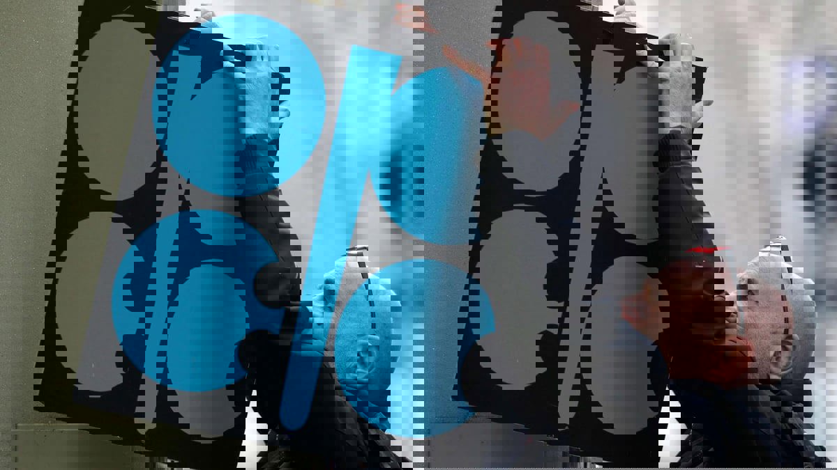 "أوبك" وحلفاؤها قد يخفضون إنتاج النفط بالعودة إلى حصص 2016