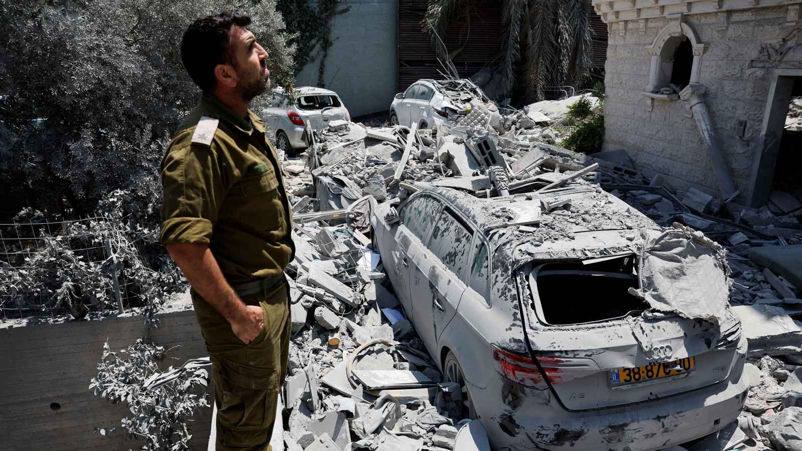 المملكة المتحدة تُجلي عائلات دبلوماسييها من إسرائيل