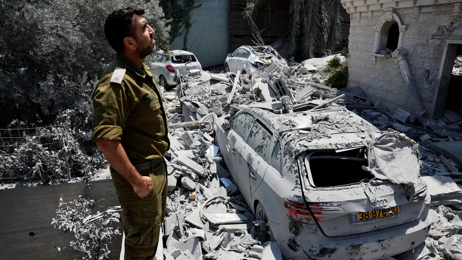 المملكة المتحدة تُجلي عائلات دبلوماسييها من إسرائيل