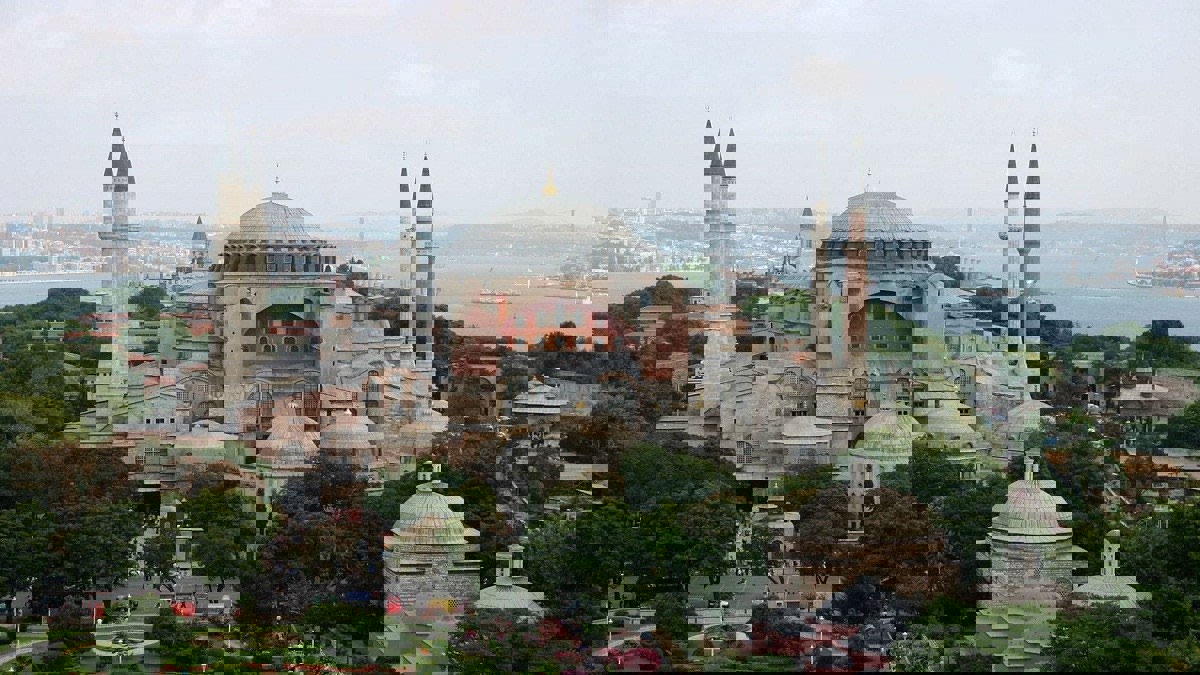 تركيا تخفي الرسومات المسيحية في "آيا صوفيا" عشية أول صلاة جمعة فيه