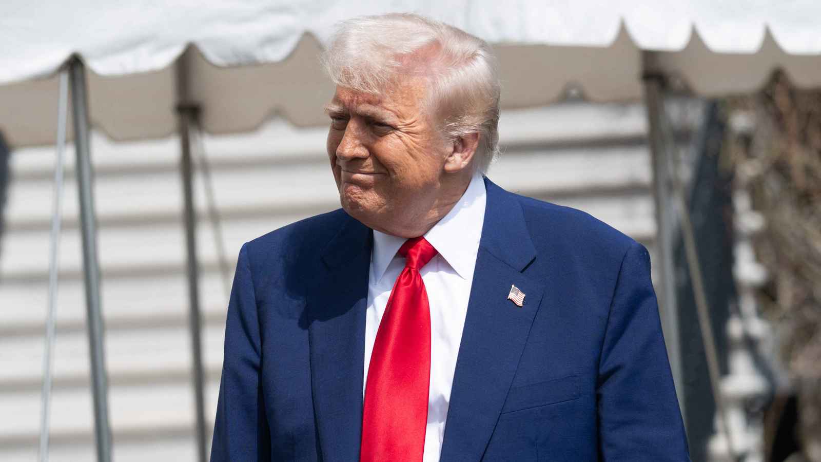 عقبات قانونية.. هل يستطيع الكونغرس وقف رسوم ترامب الجمركية؟