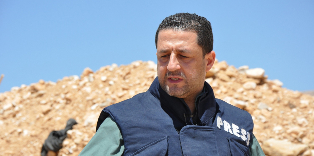 استدعاء صحفي مقرب من حزب الله هدد "بقطع أرجل" السفير السعودي في لبنان (فيديو)