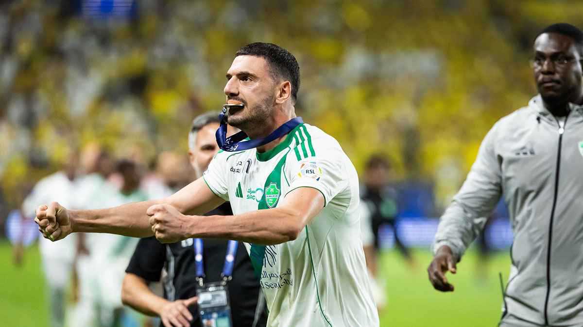 رسميًا.. إيقاف ميريح ديميرال لاعب الأهلي السعودي 