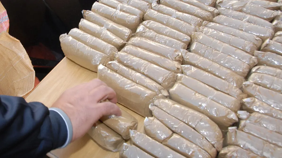 صياد إماراتي يعثر على حقيبة مخدرات