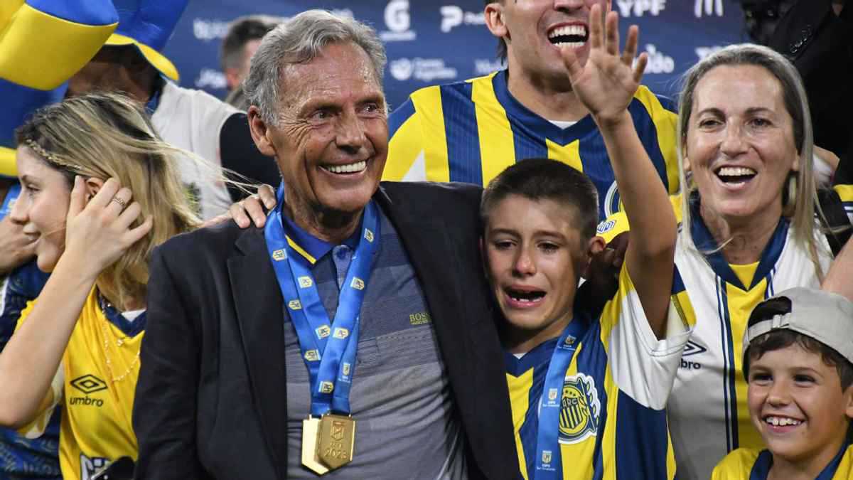 وفاة مدرب النصر السعودي السابق.. من هو الأسطورة ميغيل روسو؟