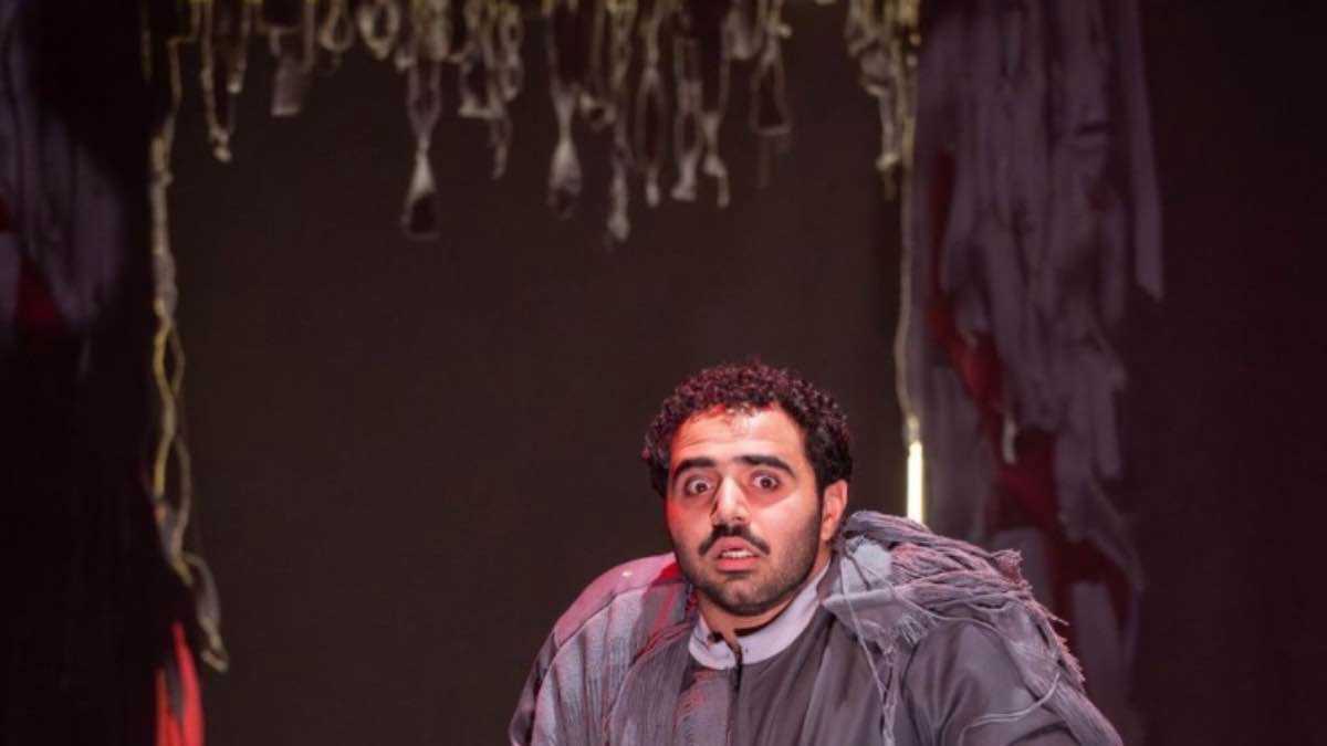 "صيد ثعالة".. مسرحية كويتية ترصد تحول الضحية إلى جلّاد