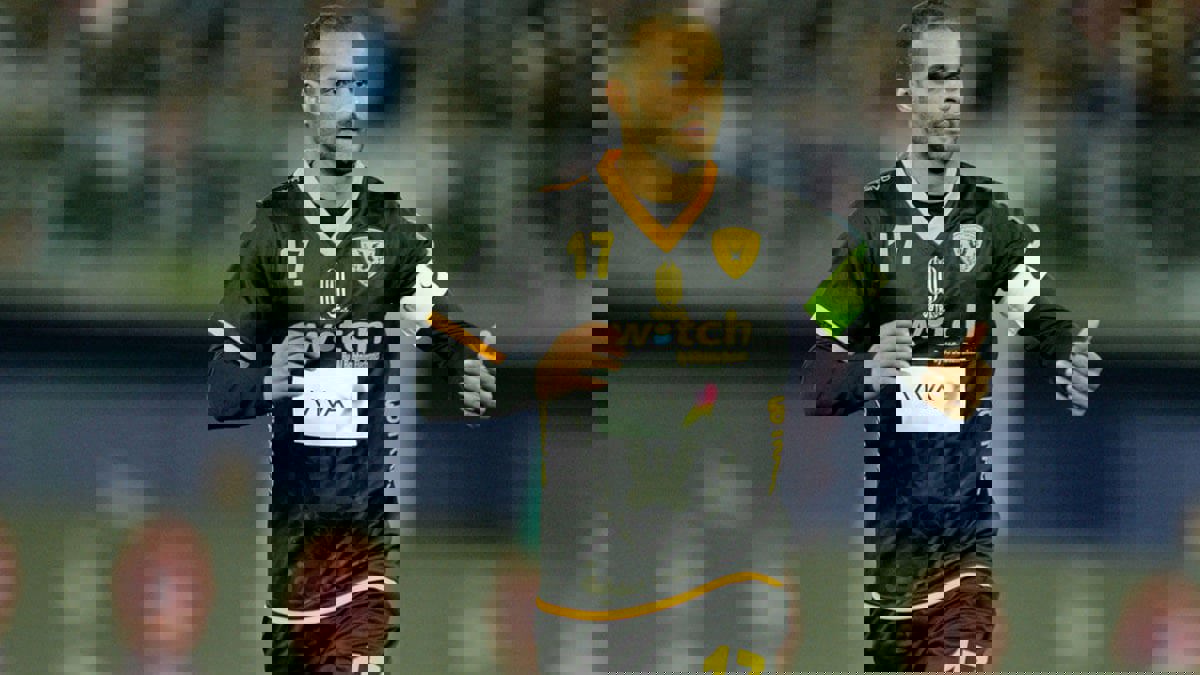 مباراة الشباب والقادسية: ممر شرفي لبدر المطوع  بعد وصوله لـ300 هدف (فيديو)