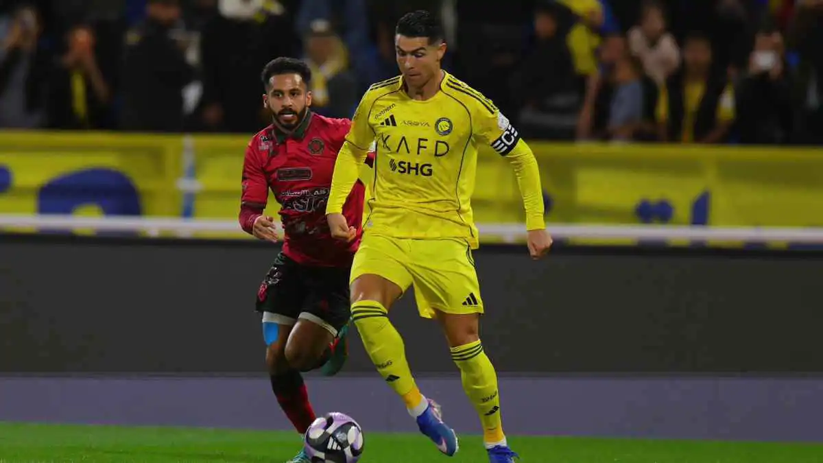 4 رسائل مهمة.. هل تمرد كريستيانو رونالدو على جيسوس؟