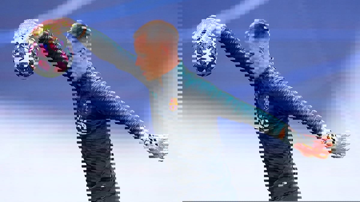 تقرير: برشلونة قد يبيع تير شتيغن لبايرن ميونخ بسبب الأزمة المالية