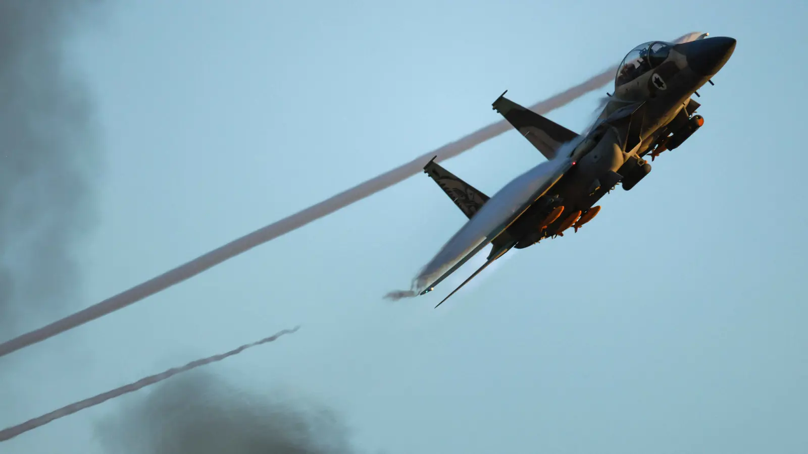 "سنضرب بقوة".. جنرال إسرائيلي ينذر إيران و"حزب الله"