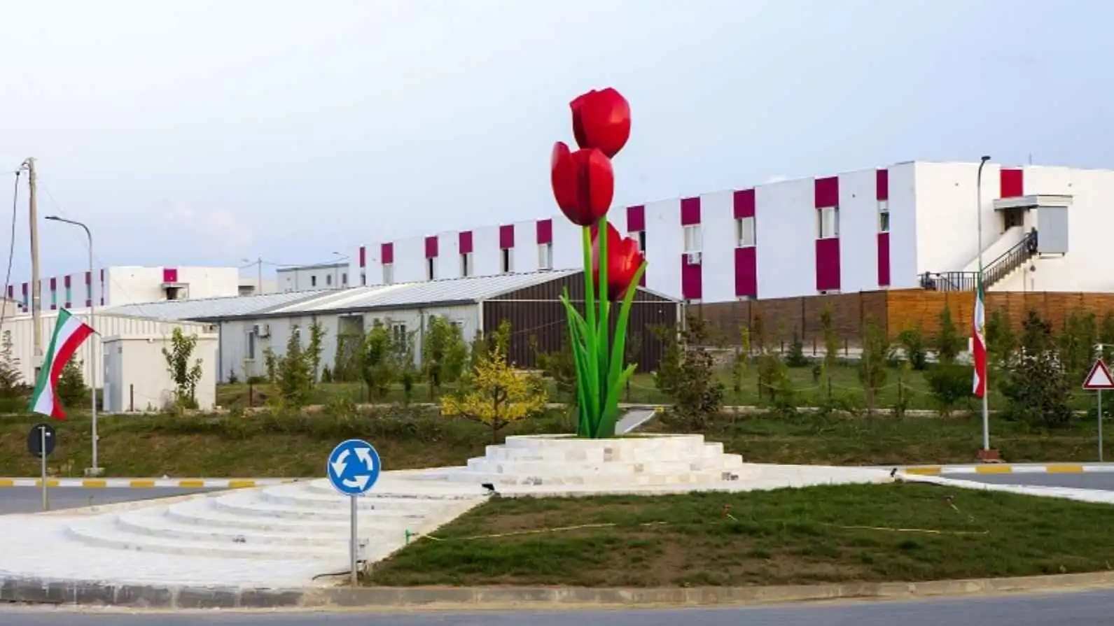 من تلال ألبانيا.. "أشرف-3" قاعدة غامضة تقود "حرب النقرات" ضد إيران