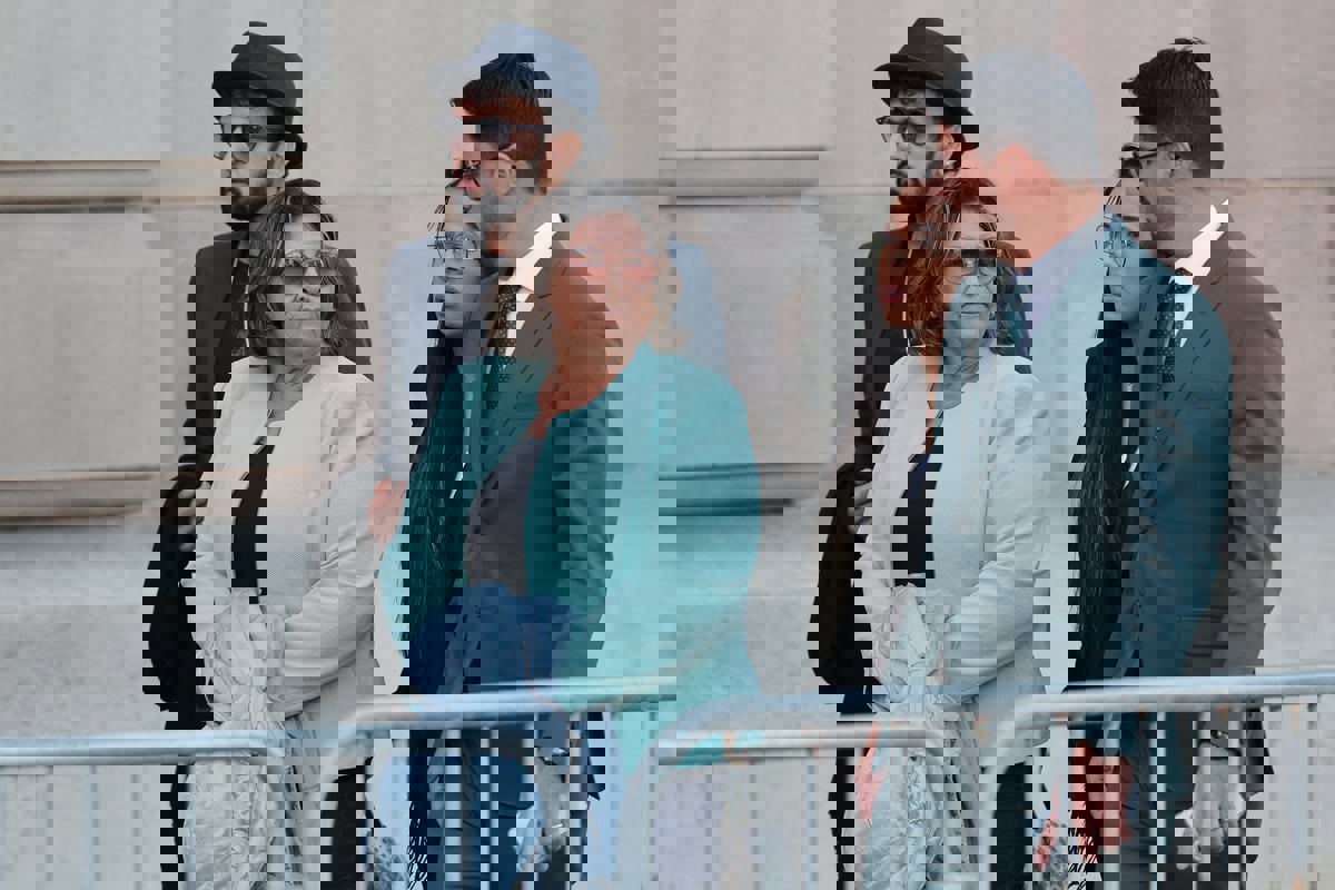 التحقيق مع والدة داني ألفيس لنشرها صورًا لضحية نجلها