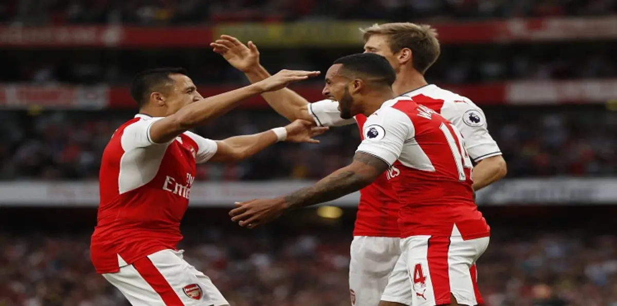 هل يستمر صراع صدارة الدوري الإنجليزي ثلاثيًا؟