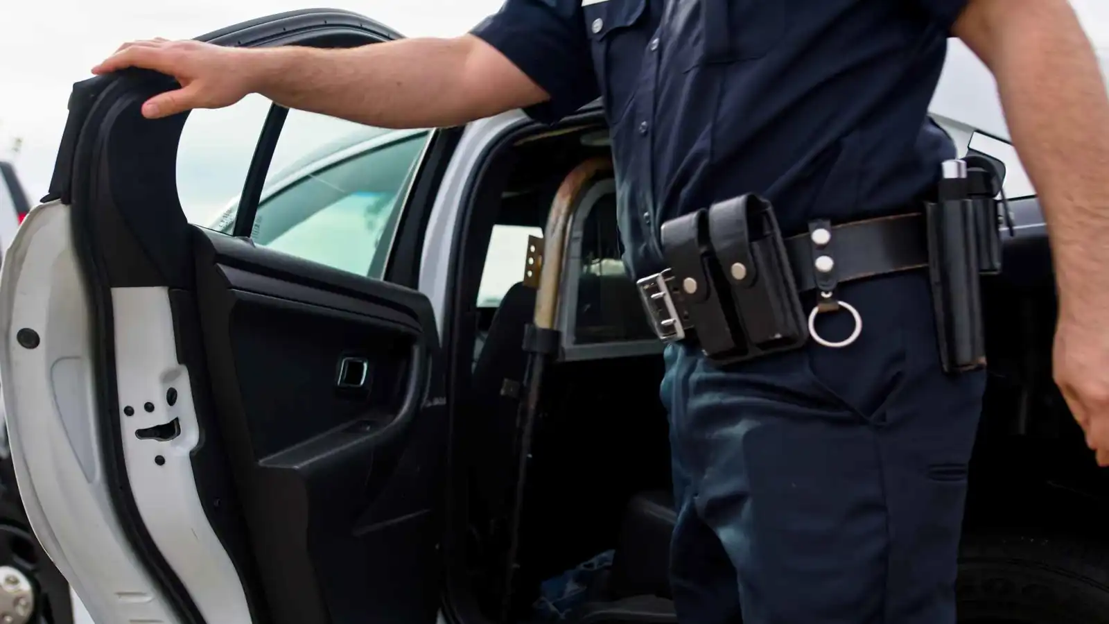 انتحار امرأة بعد اعتقال خطيبها "بالخطأ"