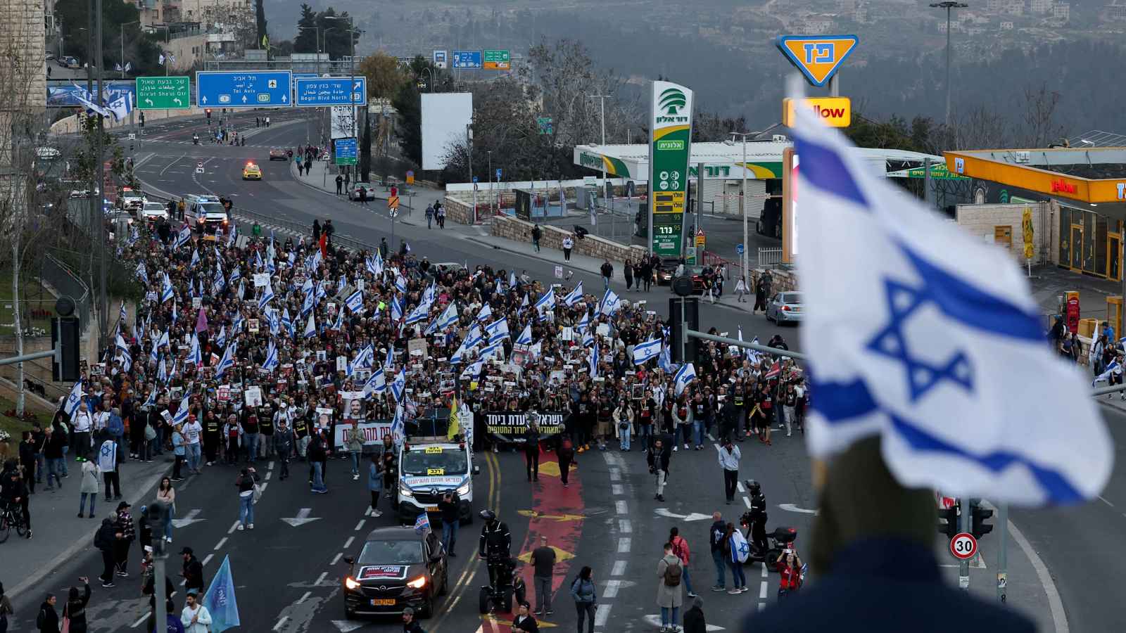 عشرات المدن والبلدات تنضم .. "إضراب تاريخي" في إسرائيل