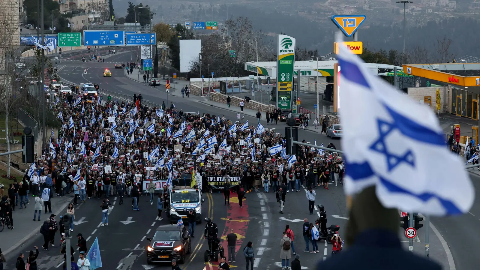 عشرات المدن والبلدات تنضم .. "إضراب تاريخي" في إسرائيل