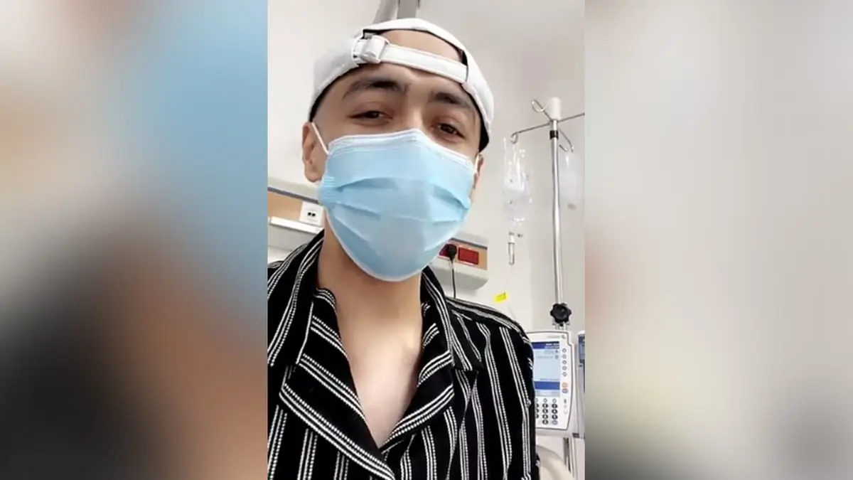 إبراهيم السويلم يجوّد القرآن خلال تلقيه العلاج الكيماوي